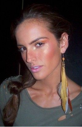 achados-bia-perotti-moda-tendência-acessórios-brincos-penas-isabel-goullart